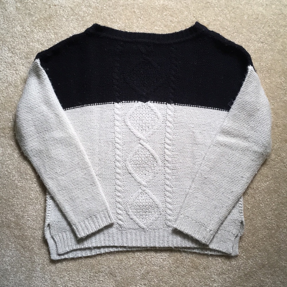 Black and white color block cable knit sweater - Picture 3 of 3